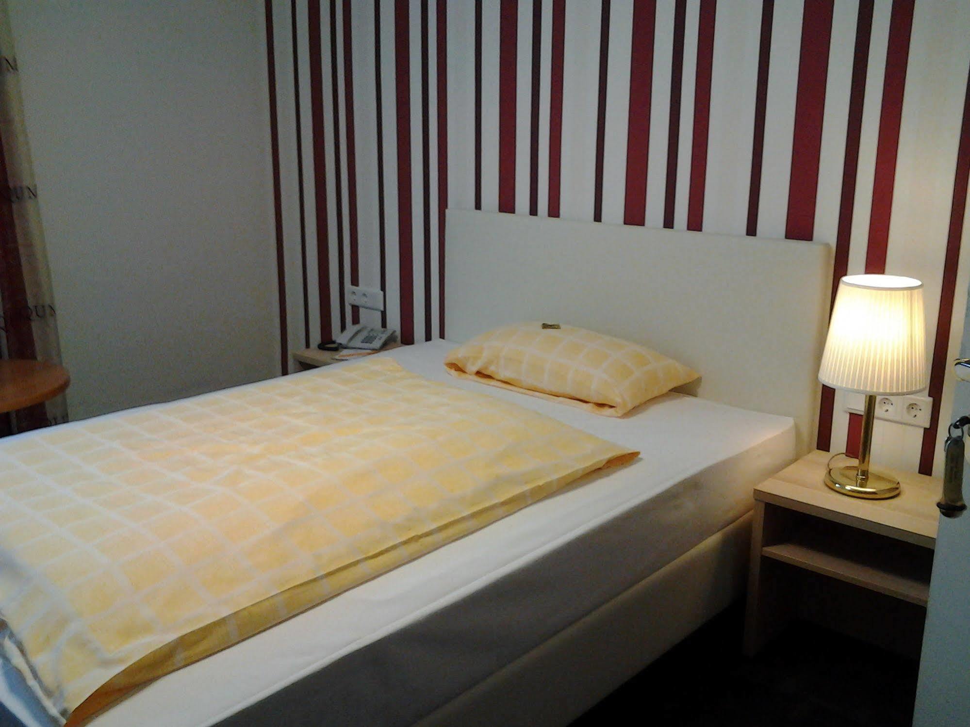 Centralhotel Garni Όφενμπουργκ Εξωτερικό φωτογραφία